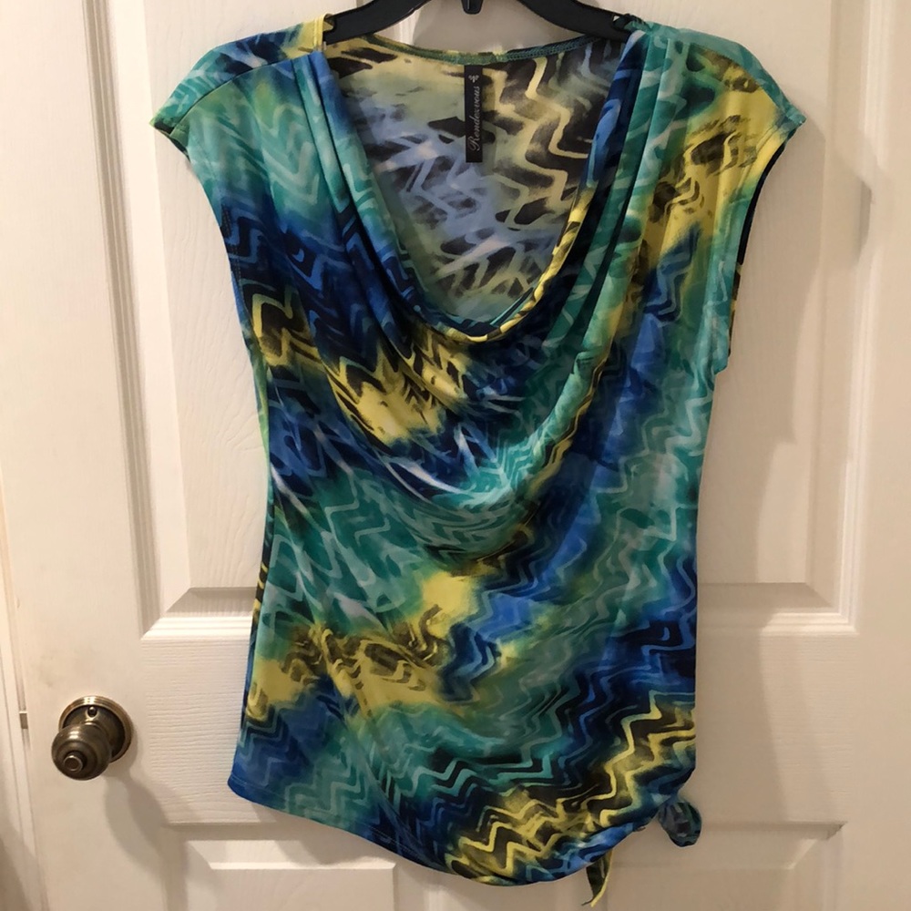 Rendezvous silky side-tie top